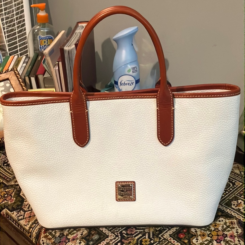 dooney & bourke 1978 white handbag